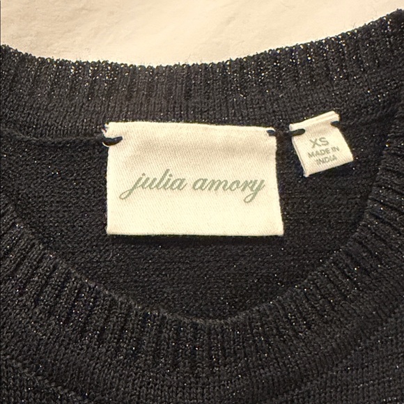 Elegant Black Sleeveless Sweater - Picture 2 of 5